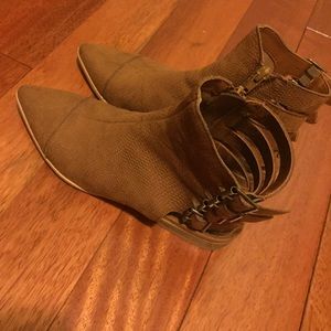 Coconuts by Matisse "Edgar" ankle bootie sz 6.5